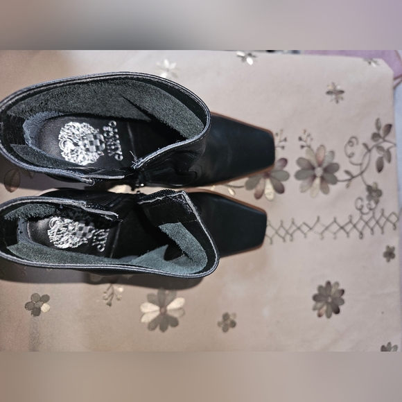 Vince Camuto Amtinda Bootie - Picture 4 of 5